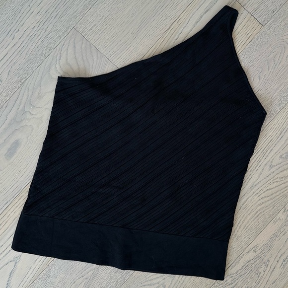 Banana Republic Emilia Ribbed Off-Shoulder Top (US XL) - Picture 2 of 5